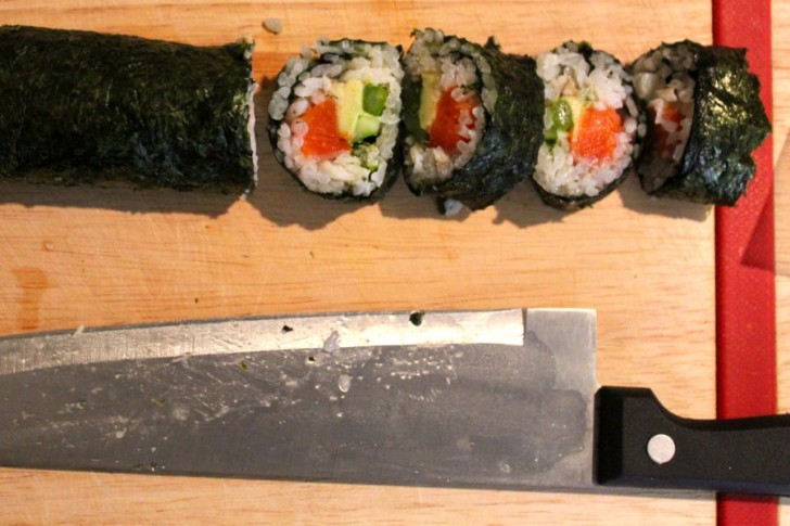 Makizushi Sushi Rolls at Home: Slice Up Makizushi Sushi Rolls at Home: Slice Up