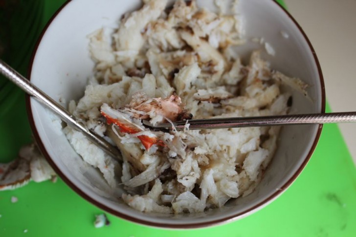 Cleaning Crab Claws: Step-by-Step. Crack, scrape, and poke. Cleaning Crab Claws: Step-by-Step. Crack, scrape, and poke.